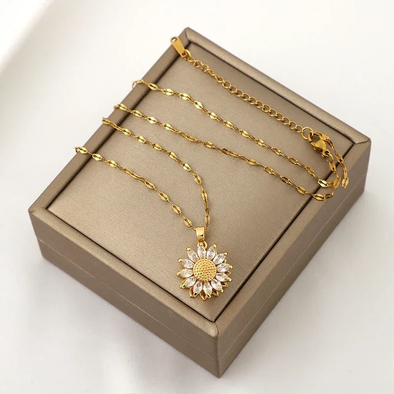 Sunspire Motion Necklace™ - Orbit the Sun, Wear the Bloom.